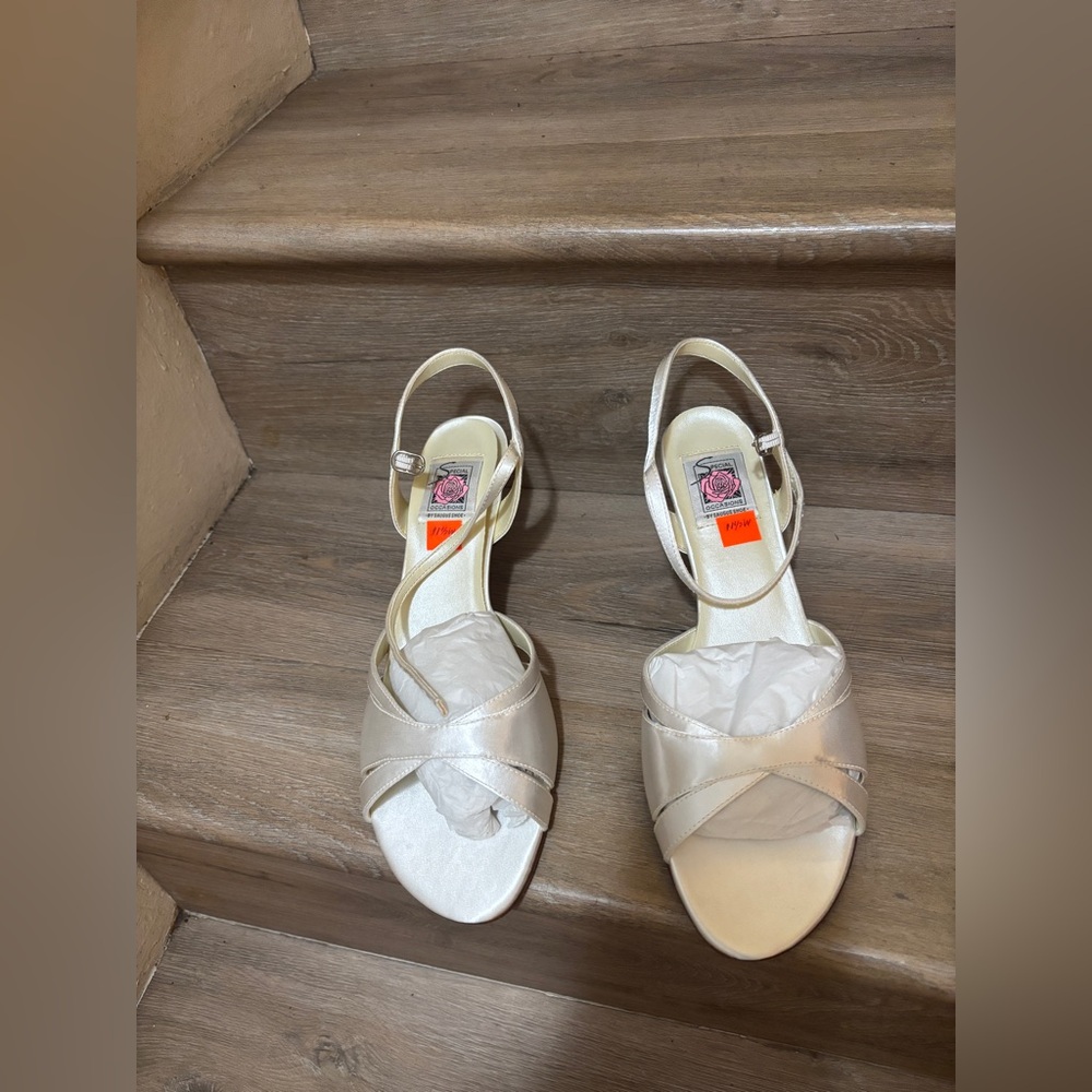 Elegant Cream Strappy Sandals